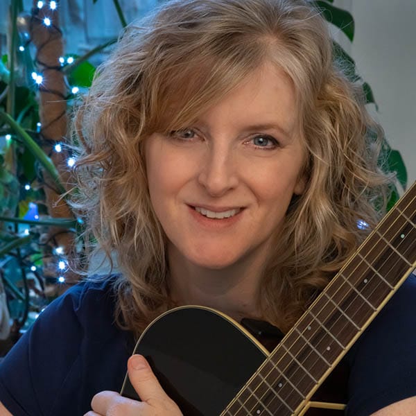 Ally and guitar showing almost no out of focus at f22