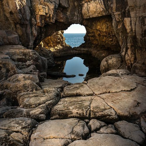 Dubrovnik_Hole_in_Rocks_close_1024px