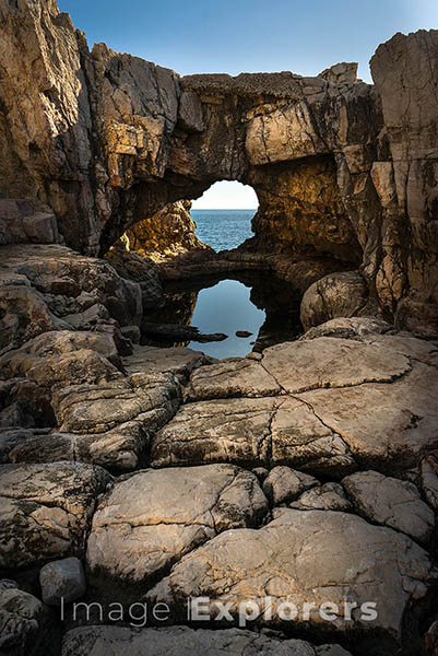 Dubrovnik hole in the wall with small aperture for full focus