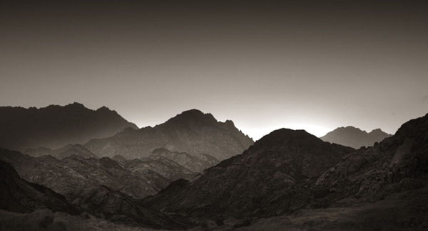 Final Black and white done in photo pea free photoshop online