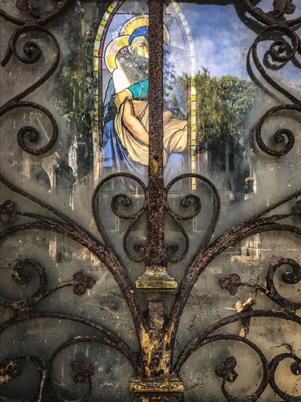 reflection s on iphone photography