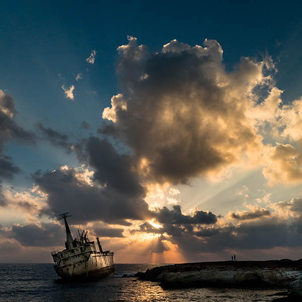 Shipwreck at Sea Caves showing exposure compensation