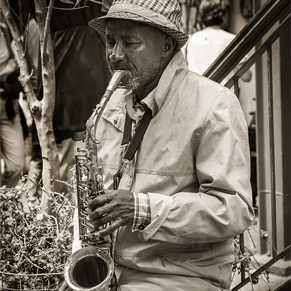 Sax player, Woodstock Market